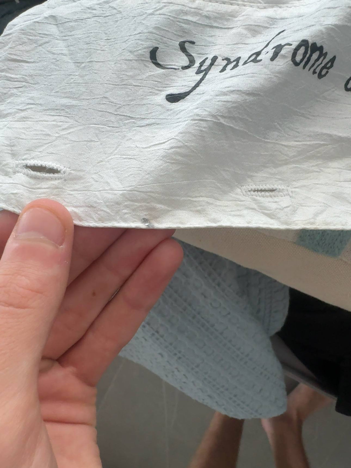 Syndrome de East CALLIGRAPHY white theatrical shirt — product view 2